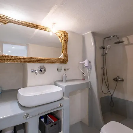 Homebase * Parikia (Paros)